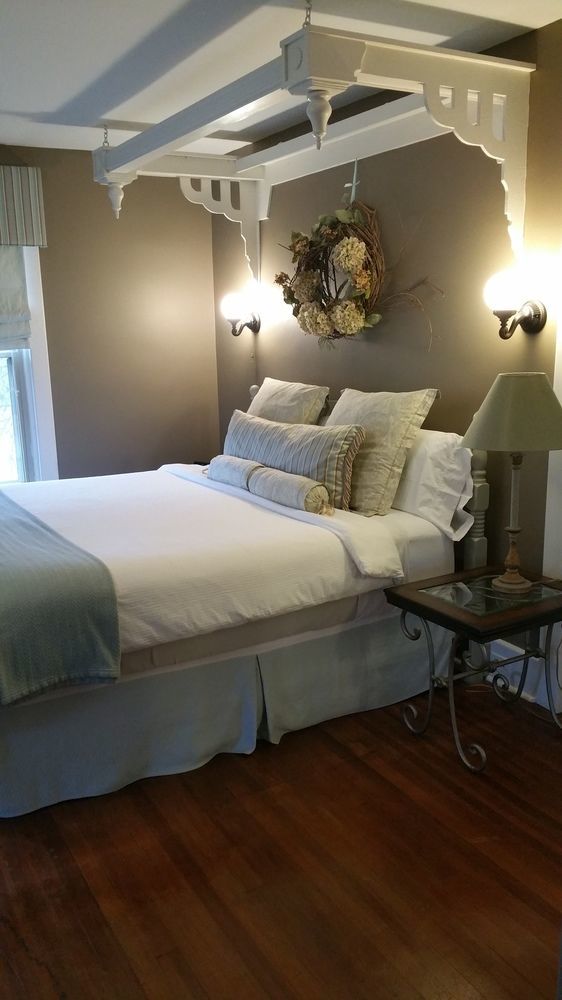 The At Ragged Edge Bed & Breakfast 2*
